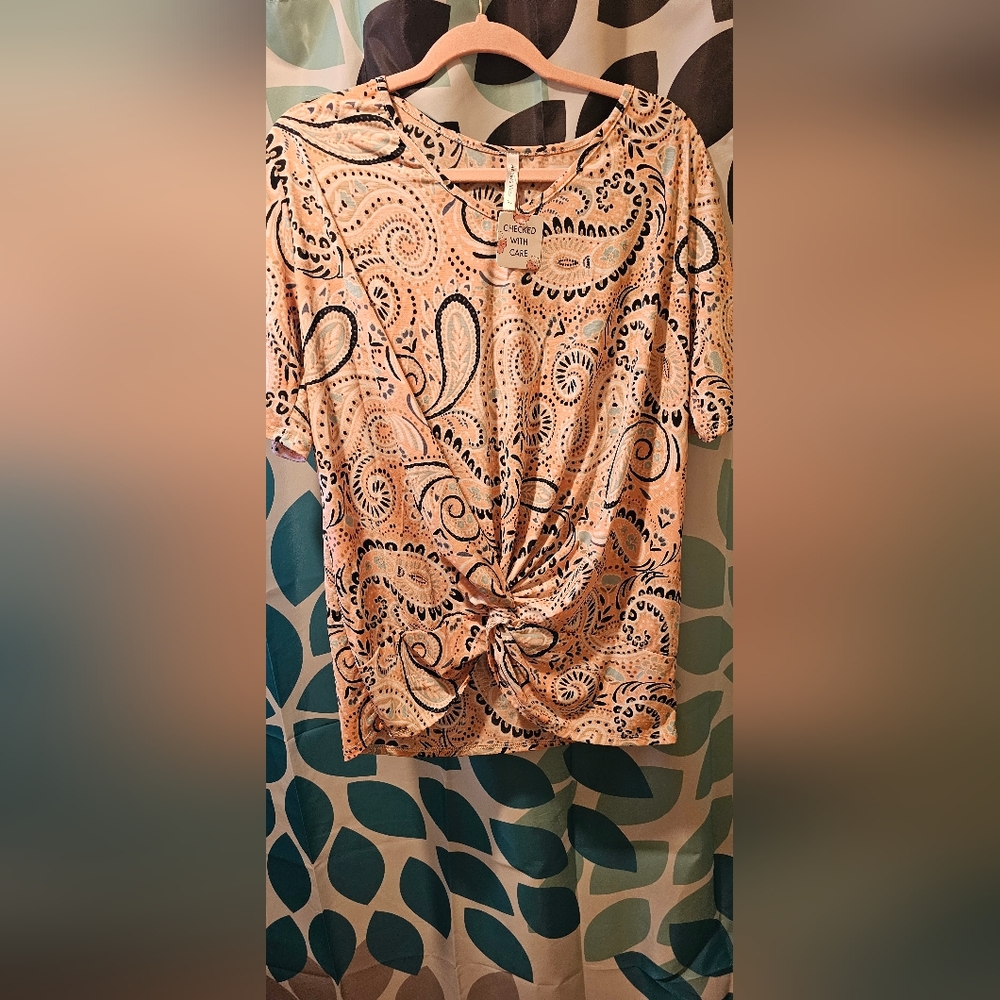 Paisley pattern shirt with knot